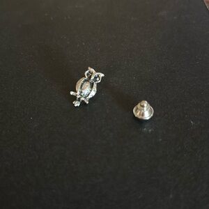 Vintage 3D owl pin